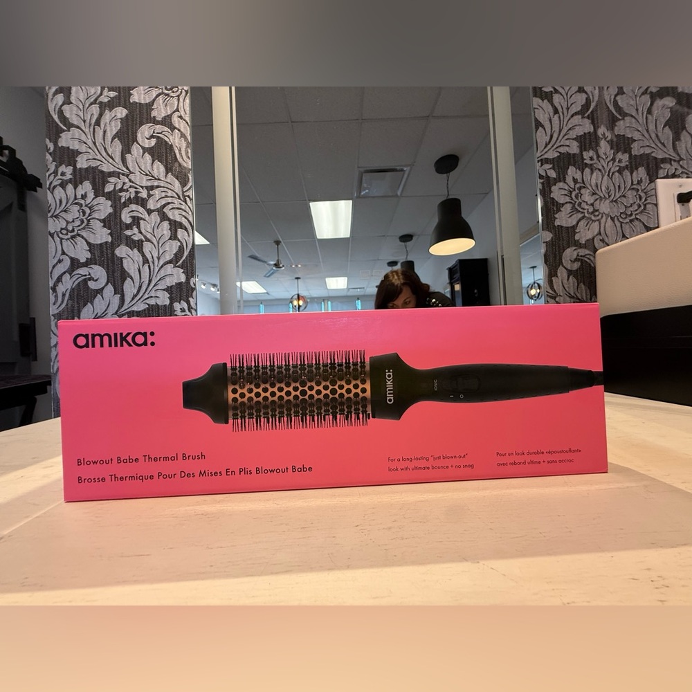 Amika Blowout Babe Thermal Brush